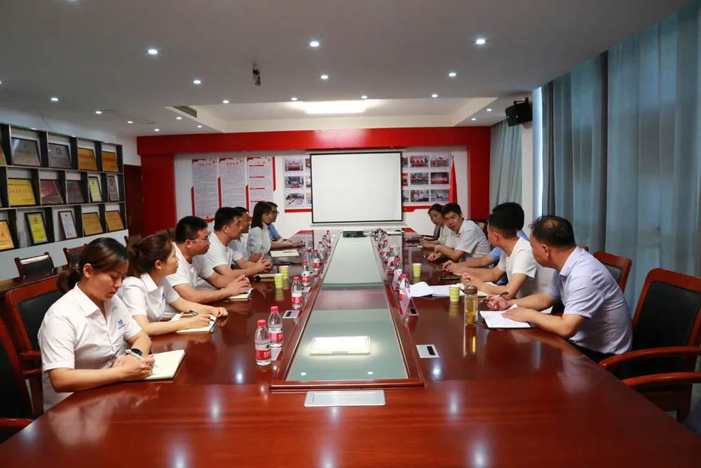 District leader Zheng Zhi and his party came to exchange guidance