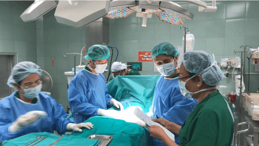 Why Using Disposable Surgical Gowns Is Better Than Cloth Surgical Gowns